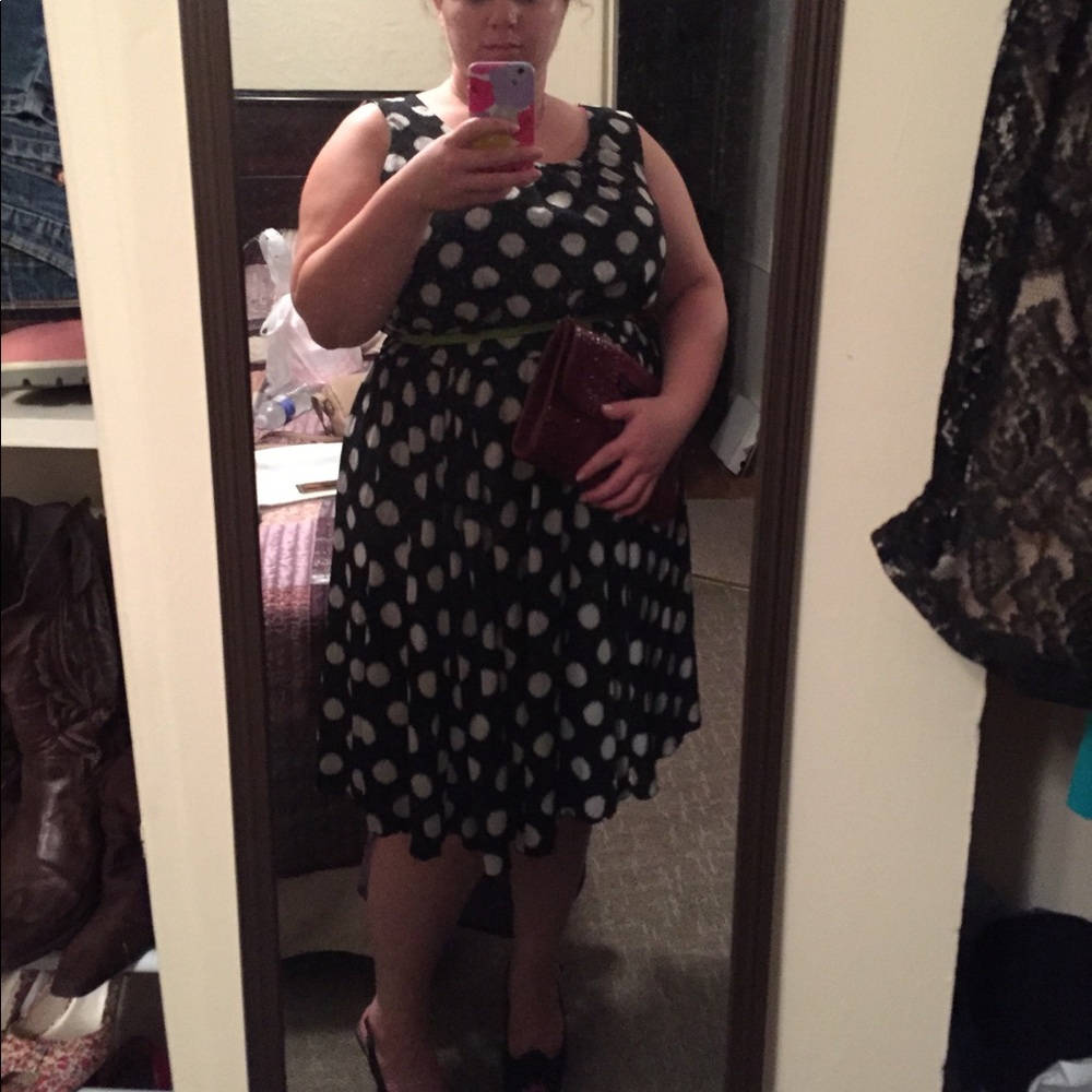 Alfani black and white polka dotted dress 20W